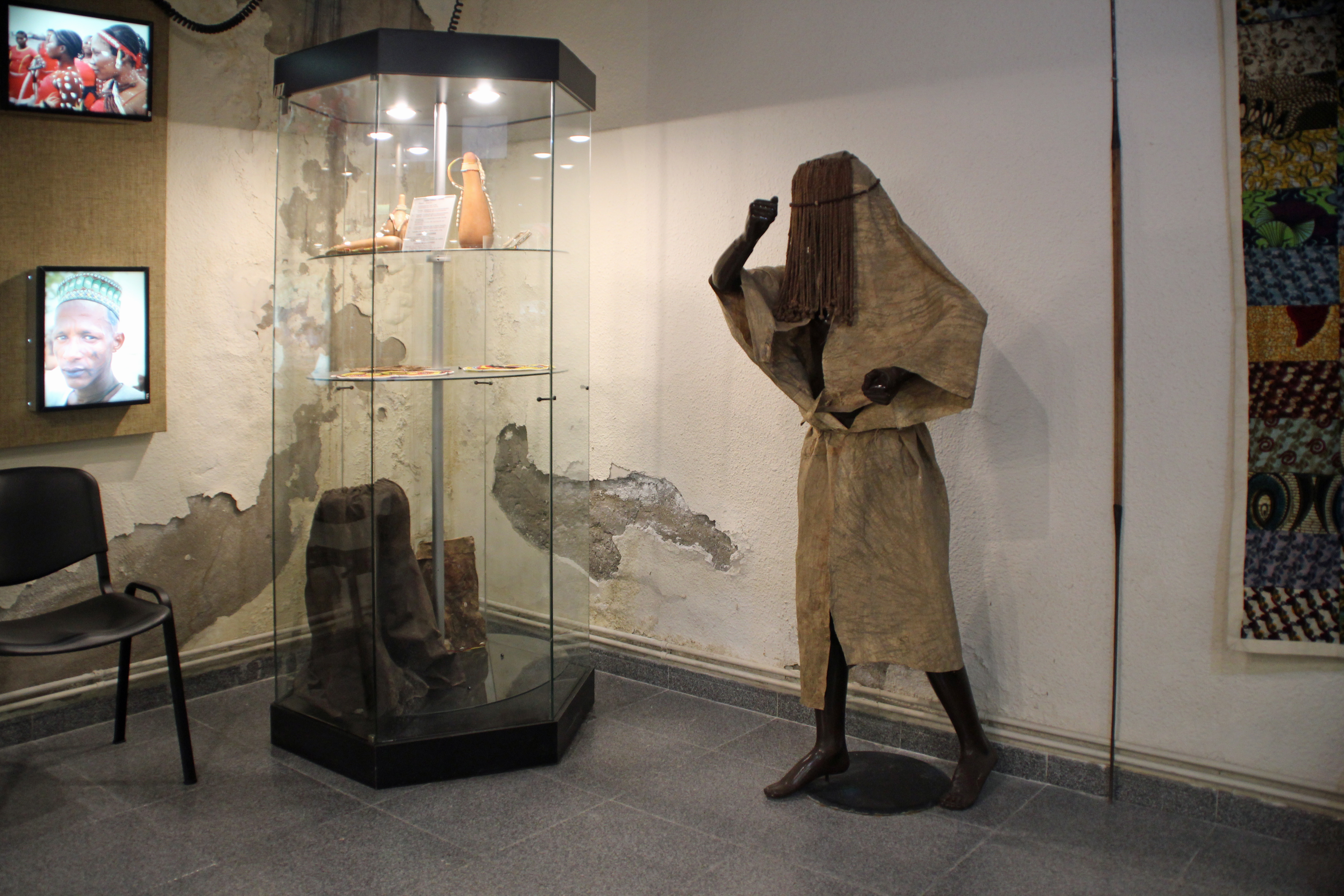 museu_africa1_vestido_mayoria_edad_tribu_pokot_kenia