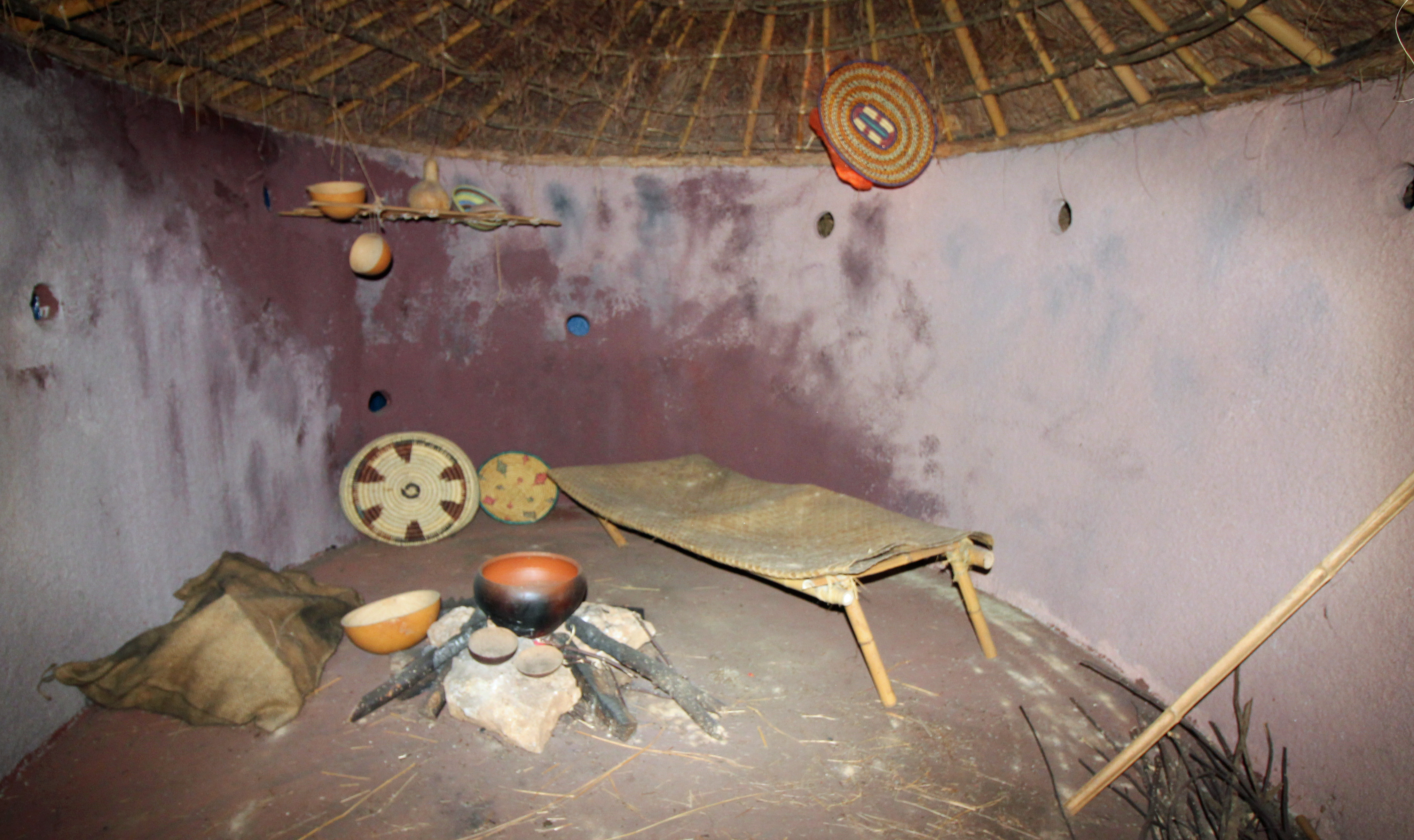 museu_africa4_interior_reproduccion_choza